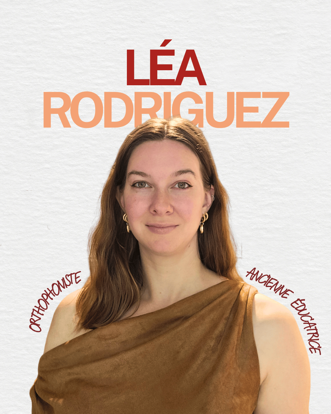 Portrait de Léa, orthophoniste et ancienne éducatrice, souriante et présentant sa passion pour la stimulation du langage chez les enfants de 0 à 5 ans au Québec.
